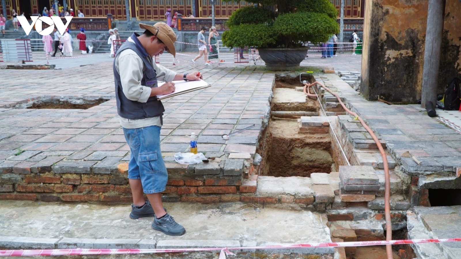 Khai quật khảo cổ phục hồi di tích Đại Cung Môn